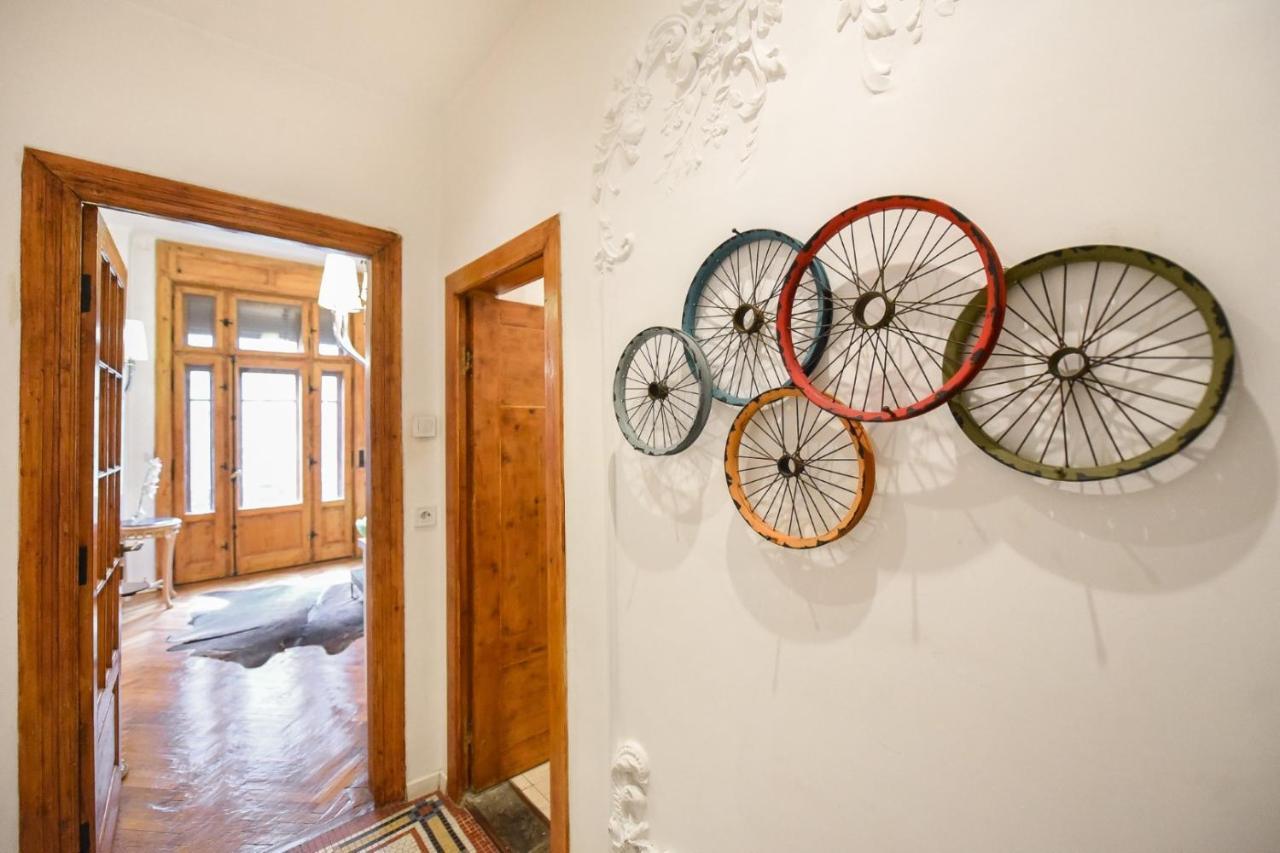 Vintage Elegance, Modern Comfort: 1Br Apartment Overlooking Calea Victoriei Bukurešť Exteriér fotografie