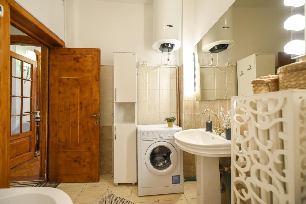 Vintage Elegance, Modern Comfort: 1Br Apartment Overlooking Calea Victoriei Bukurešť Exteriér fotografie
